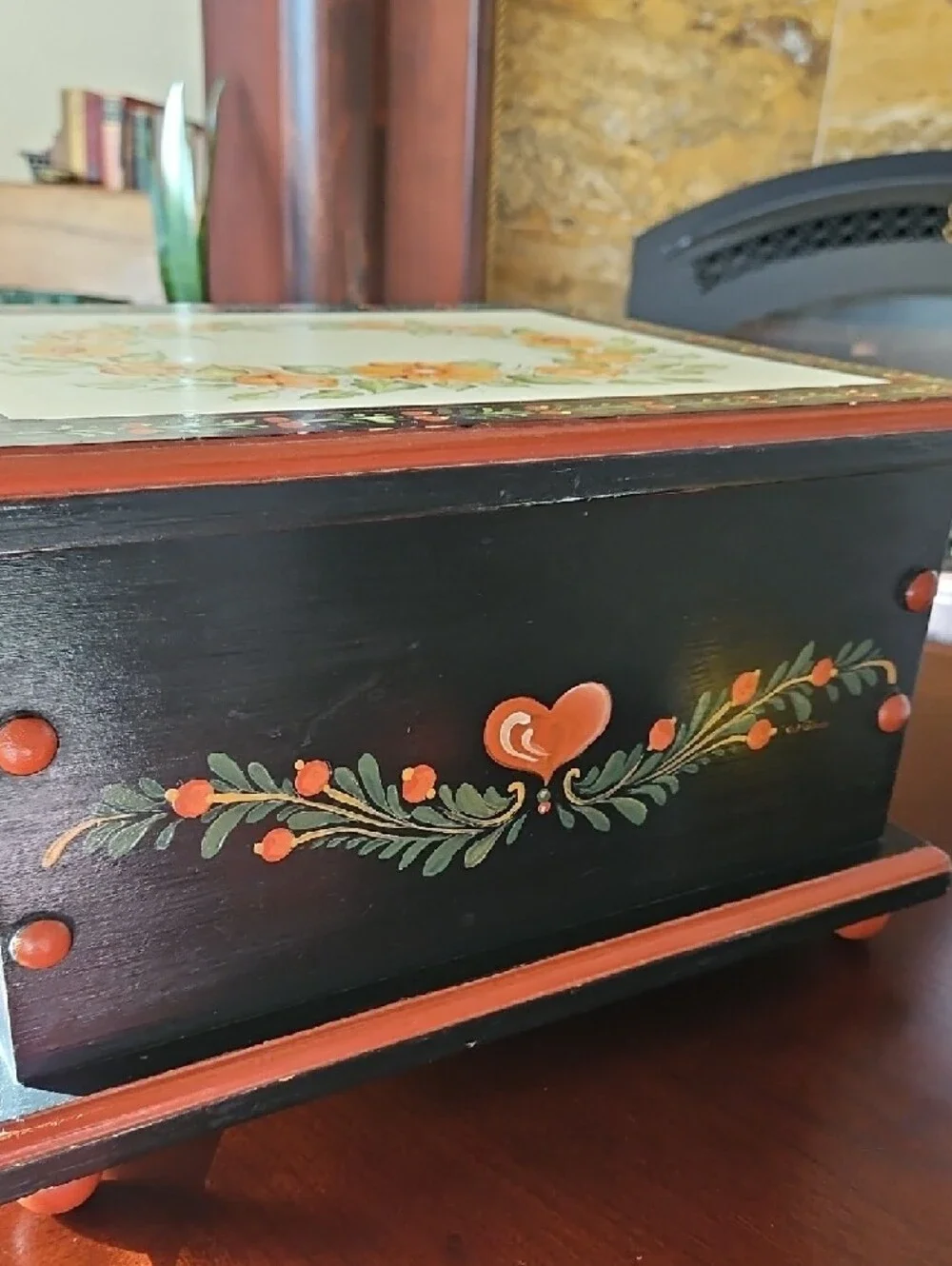 VTG 1983 Artisan Signed Pat Callendar Handpainted Country Folk Art Wood Chest